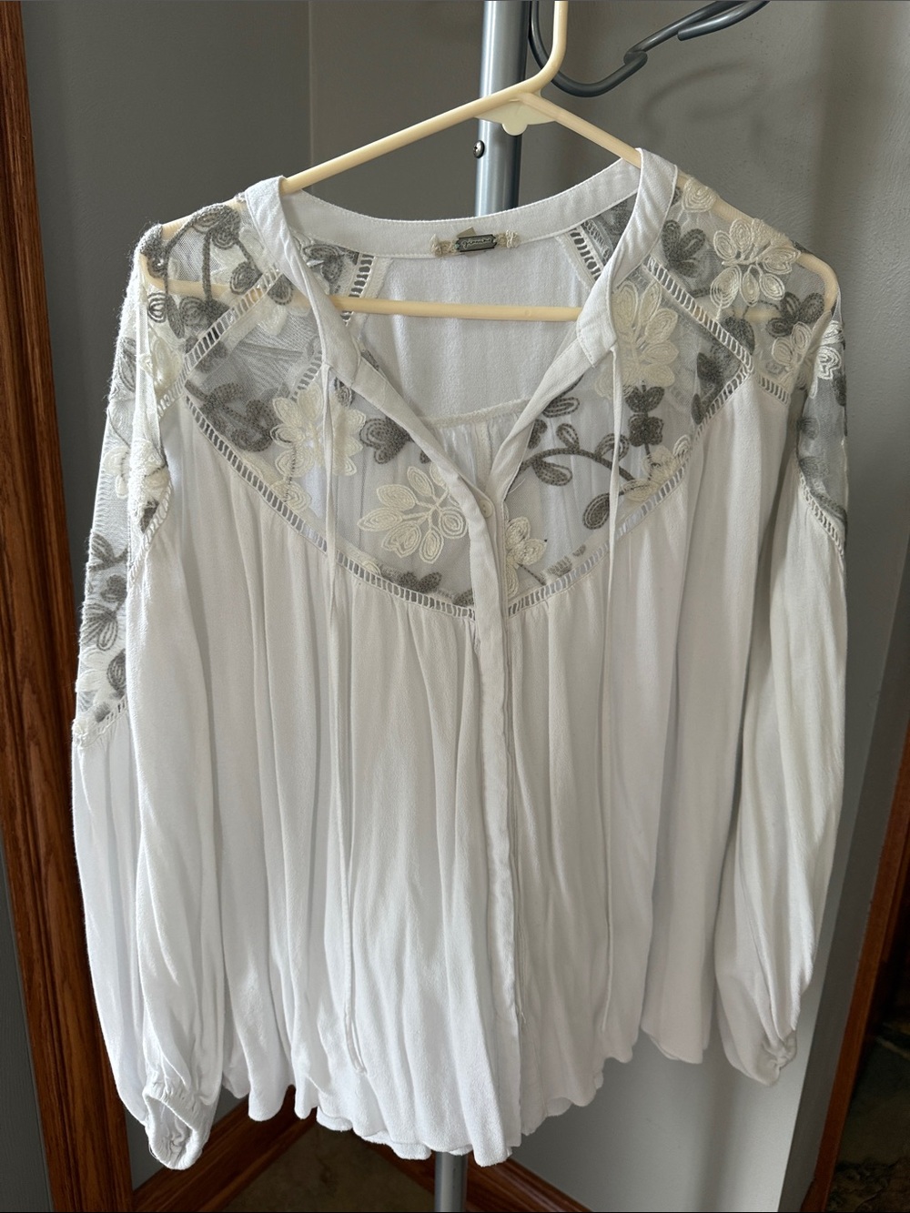 gimmicks by BKE white Textured Scoop Neck Top